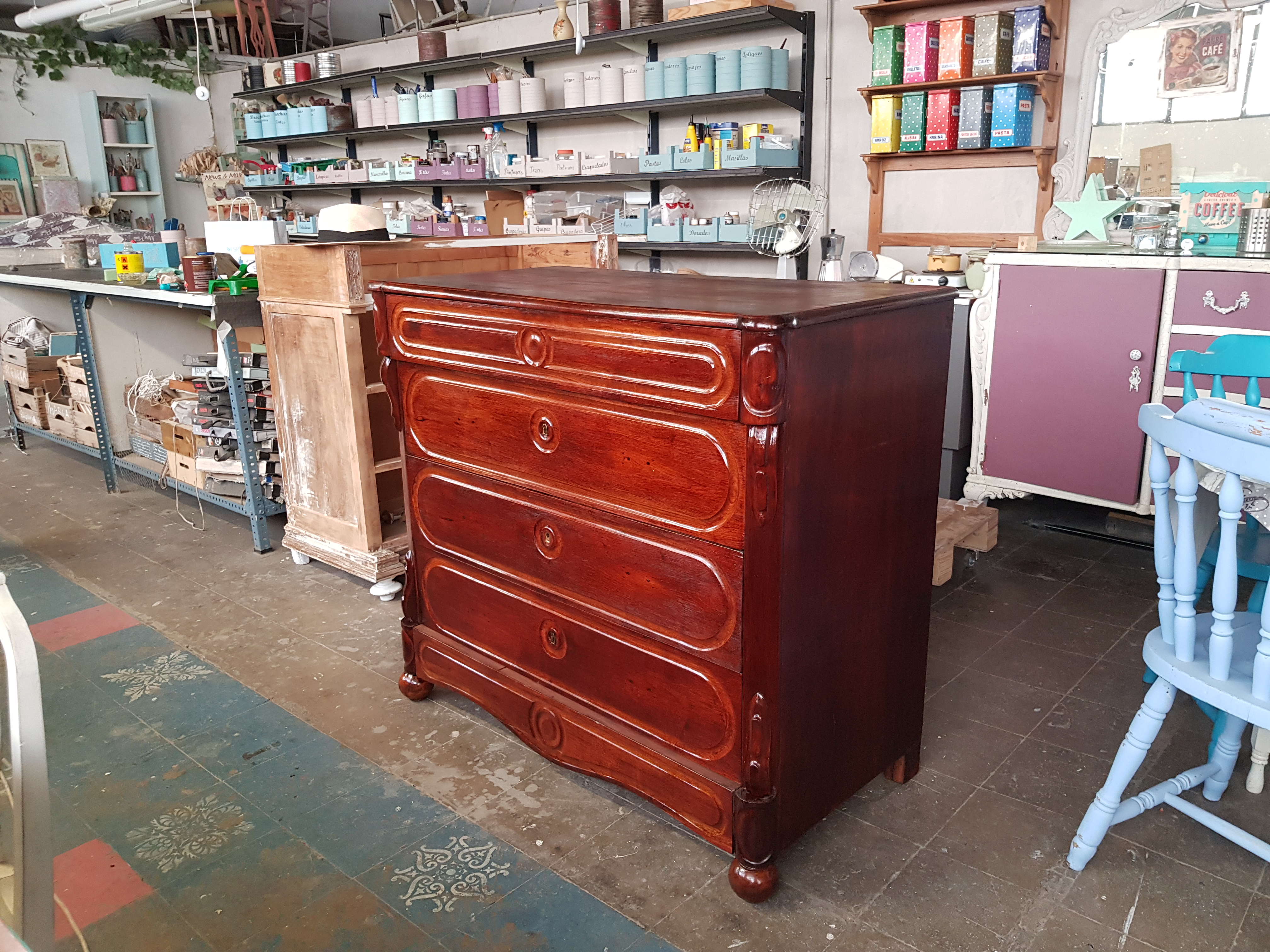 acabado-gomalaca-en-muebles